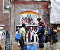 Matt explaining Graffiti to two kids in SoHo