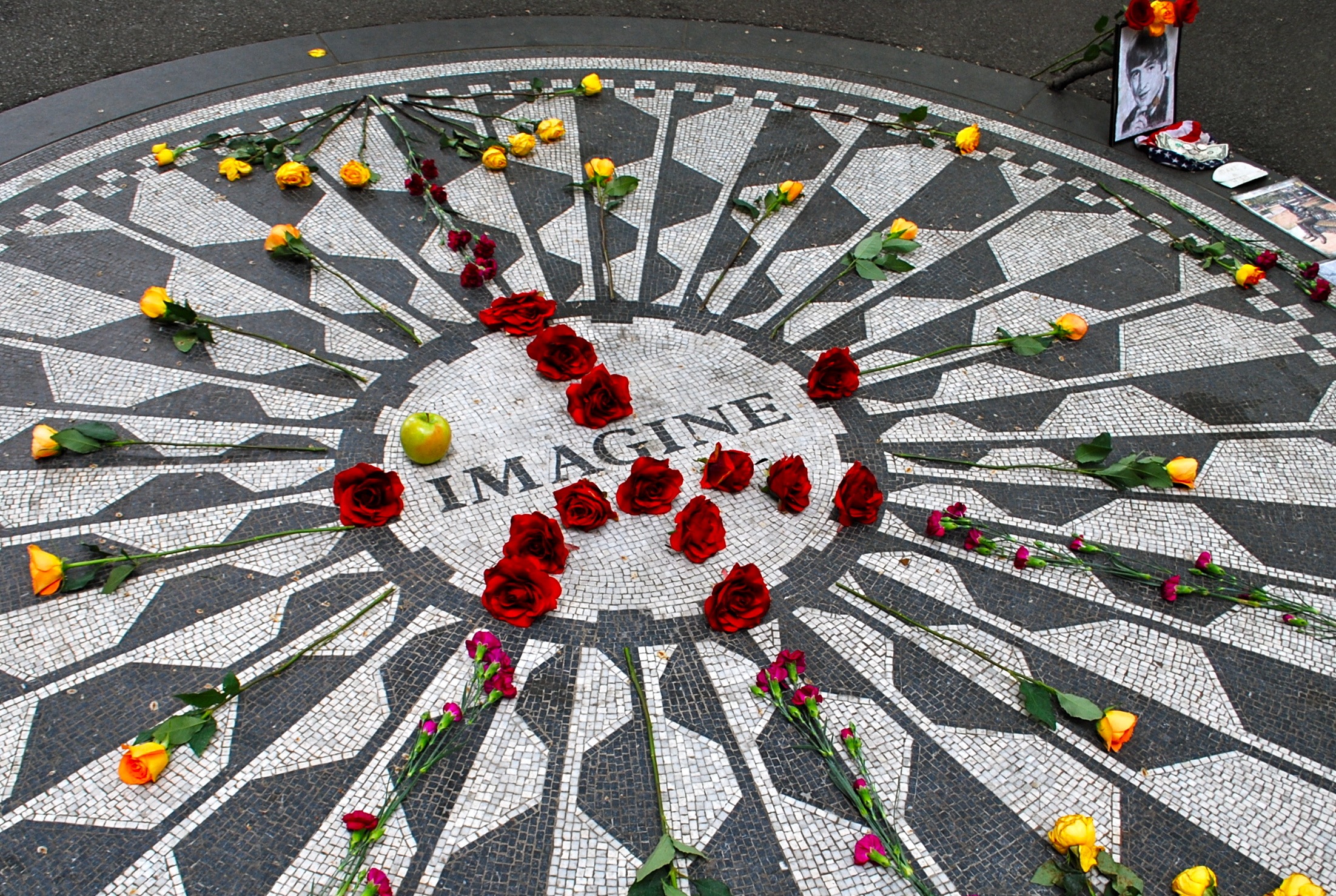 Central Park Vistas and Strawberry Fields Tour