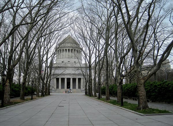 New York Picnic Grant's Tomb